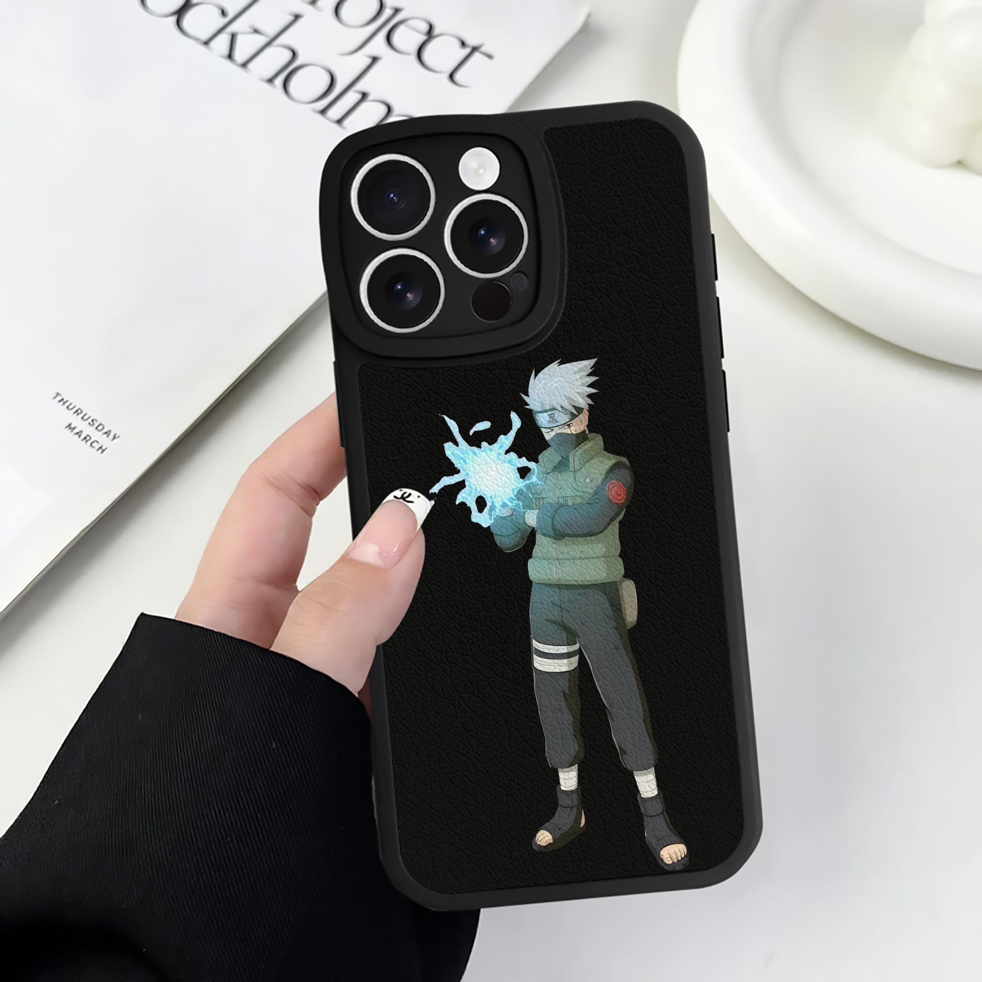 （画像用） NARUTO -ナルト- はたけ カカシ Hatake Kakashi 【iPhone 16シリーズ対応】シリコンスマホケース（レザー調） 材質：シリコン